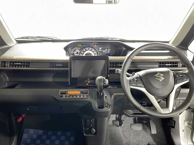 スズキ ワゴンＲ カスタムＺ HYBRID ZT 福岡県 2022(令4)年 1万km ピュアホワイトP ・オーディオレス車/・スズキセーフティサポート/・衝突軽減ブレーキシステム/・レーンキープアシスト/・後方コーナーセンサー/・クルコン/・シートヒーター/・パドルシフト/・15インチ純正ホイール/・純正ドアバイザー/・保証書/・スペアキー