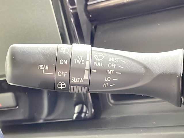 スズキ ワゴンＲ カスタムＺ HYBRID ZT 福岡県 2022(令4)年 1万km ピュアホワイトP ・オーディオレス車/・スズキセーフティサポート/・衝突軽減ブレーキシステム/・レーンキープアシスト/・後方コーナーセンサー/・クルコン/・シートヒーター/・パドルシフト/・15インチ純正ホイール/・純正ドアバイザー/・保証書/・スペアキー