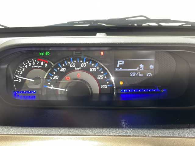 スズキ ワゴンＲ カスタムＺ HYBRID ZT 福岡県 2022(令4)年 1万km ピュアホワイトP ・オーディオレス車/・スズキセーフティサポート/・衝突軽減ブレーキシステム/・レーンキープアシスト/・後方コーナーセンサー/・クルコン/・シートヒーター/・パドルシフト/・15インチ純正ホイール/・純正ドアバイザー/・保証書/・スペアキー