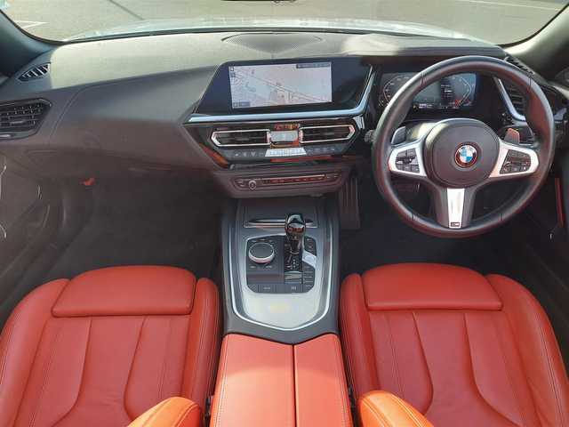 ＢＭＷ Ｚ４ M40i 東京都 2022(令4)年 2.5万km アルピンホワイトⅢ BMWライブコックピット/・10.25インチマルチディスプレイメーターパネル/・10.25インチワイドコントロールディスプレイ/・HDDナビゲーションシステム/・Bluetooth/・バックカメラ/ワイヤレスチャージング/ETC２．０/ドライブレコーダー/ヘッドアップディスプレイ/アクティブクルーズコントロール/レーンディパーチャーウォーニング/レーンチェンジウォーニング/衝突回避・被害軽減ブレーキ/レザーシート/シートヒーター/スマートキー/スペアキー/社外リアスポイラー