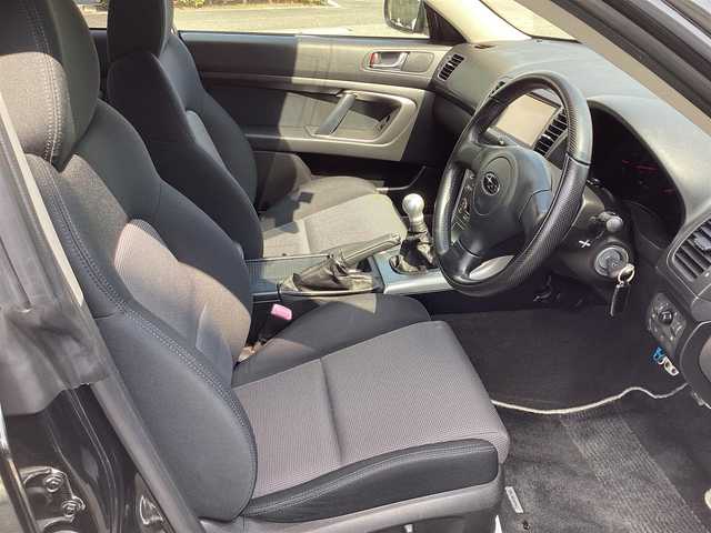 スバル レガシィ Ｂ４ 2．0GT スペックB 栃木県 2005(平17)年 3.3万km オブシディアンブラックパール  ワンオーナー/ 社外DVDナビ/ HIDヘッドライト/ フォグライト/ ETC/ 純正オプションMOMO製ステアリング/ D席パワーシート/ 取説・ナビ説・保証書・スペアキー・ナビリモコン/ STIシフトノブ（純正シフトノブ車内積載）