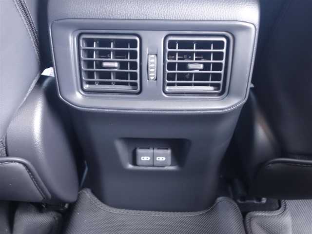 トヨタ ＲＡＶ４ HV アドベンチャー オフロードPKGⅡ 静岡県 2024(令6)年 0.3万km スーパーホワイトⅡ ワンオーナー／禁煙車/走行距離2951キロ/車検9年3月26日/トヨタセーフティセンス/　・プリクラッシュセーフティ/　・レーンとレーシングアシスト/　・オートマチックハイビーム/　・ロードサインアシスト/　・レーダークルーズコントロール/　・先行車発進のお知らせ/10.5インチディスプレイオーディオプラス/　ナビ/BT/USB/HDMI/AM.FM/フルセグTV/AppleCarPlay／Android audio/ETC2.0/パノラミックビューモニター/BSM/デジタルインナーミラー/ステアリングヒーター/前席シートヒーター／エアシート/運転席メモリー機能付パワーシート/パワーバックドア／ハンズフリー/ルーフレール/純正専用サスペンション/TRDマッドガード/ドアハンドルプロテクター/LEDヘッドライト／オートマチックハイビーム/社外3Dフロアマット／トランクマット/純正ドアバイザー/取扱説明書／保証書