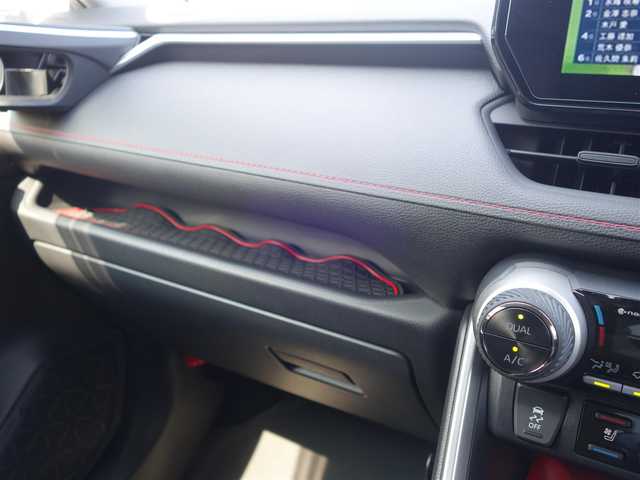 トヨタ ＲＡＶ４ HV アドベンチャー オフロードPKGⅡ 静岡県 2024(令6)年 0.3万km スーパーホワイトⅡ ワンオーナー／禁煙車/走行距離2951キロ/車検9年3月26日/トヨタセーフティセンス/　・プリクラッシュセーフティ/　・レーンとレーシングアシスト/　・オートマチックハイビーム/　・ロードサインアシスト/　・レーダークルーズコントロール/　・先行車発進のお知らせ/10.5インチディスプレイオーディオプラス/　ナビ/BT/USB/HDMI/AM.FM/フルセグTV/AppleCarPlay／Android audio/ETC2.0/パノラミックビューモニター/BSM/デジタルインナーミラー/ステアリングヒーター/前席シートヒーター／エアシート/運転席メモリー機能付パワーシート/パワーバックドア／ハンズフリー/ルーフレール/純正専用サスペンション/TRDマッドガード/ドアハンドルプロテクター/LEDヘッドライト／オートマチックハイビーム/社外3Dフロアマット／トランクマット/純正ドアバイザー/取扱説明書／保証書