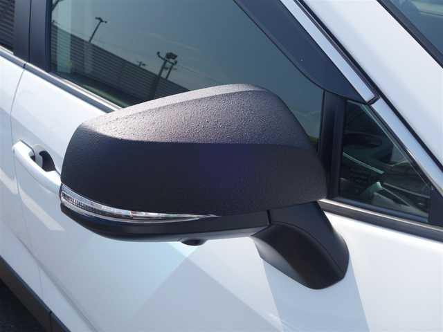 トヨタ ＲＡＶ４ HV アドベンチャー オフロードPKGⅡ 静岡県 2024(令6)年 0.3万km スーパーホワイトⅡ ワンオーナー／禁煙車/走行距離2951キロ/車検9年3月26日/トヨタセーフティセンス/　・プリクラッシュセーフティ/　・レーンとレーシングアシスト/　・オートマチックハイビーム/　・ロードサインアシスト/　・レーダークルーズコントロール/　・先行車発進のお知らせ/10.5インチディスプレイオーディオプラス/　ナビ/BT/USB/HDMI/AM.FM/フルセグTV/AppleCarPlay／Android audio/ETC2.0/パノラミックビューモニター/BSM/デジタルインナーミラー/ステアリングヒーター/前席シートヒーター／エアシート/運転席メモリー機能付パワーシート/パワーバックドア／ハンズフリー/ルーフレール/純正専用サスペンション/TRDマッドガード/ドアハンドルプロテクター/LEDヘッドライト／オートマチックハイビーム/社外3Dフロアマット／トランクマット/純正ドアバイザー/取扱説明書／保証書