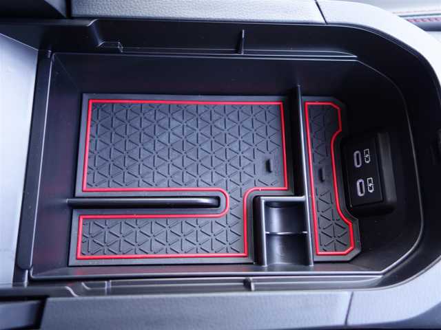 トヨタ ＲＡＶ４ HV アドベンチャー オフロードPKGⅡ 静岡県 2024(令6)年 0.3万km スーパーホワイトⅡ ワンオーナー／禁煙車/走行距離2951キロ/車検9年3月26日/トヨタセーフティセンス/　・プリクラッシュセーフティ/　・レーンとレーシングアシスト/　・オートマチックハイビーム/　・ロードサインアシスト/　・レーダークルーズコントロール/　・先行車発進のお知らせ/10.5インチディスプレイオーディオプラス/　ナビ/BT/USB/HDMI/AM.FM/フルセグTV/AppleCarPlay／Android audio/ETC2.0/パノラミックビューモニター/BSM/デジタルインナーミラー/ステアリングヒーター/前席シートヒーター／エアシート/運転席メモリー機能付パワーシート/パワーバックドア／ハンズフリー/ルーフレール/純正専用サスペンション/TRDマッドガード/ドアハンドルプロテクター/LEDヘッドライト／オートマチックハイビーム/社外3Dフロアマット／トランクマット/純正ドアバイザー/取扱説明書／保証書