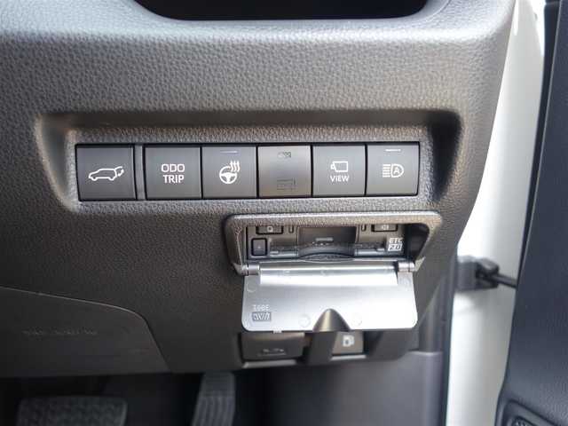 トヨタ ＲＡＶ４ HV アドベンチャー オフロードPKGⅡ 静岡県 2024(令6)年 0.3万km スーパーホワイトⅡ ワンオーナー／禁煙車/走行距離2951キロ/車検9年3月26日/トヨタセーフティセンス/　・プリクラッシュセーフティ/　・レーンとレーシングアシスト/　・オートマチックハイビーム/　・ロードサインアシスト/　・レーダークルーズコントロール/　・先行車発進のお知らせ/10.5インチディスプレイオーディオプラス/　ナビ/BT/USB/HDMI/AM.FM/フルセグTV/AppleCarPlay／Android audio/ETC2.0/パノラミックビューモニター/BSM/デジタルインナーミラー/ステアリングヒーター/前席シートヒーター／エアシート/運転席メモリー機能付パワーシート/パワーバックドア／ハンズフリー/ルーフレール/純正専用サスペンション/TRDマッドガード/ドアハンドルプロテクター/LEDヘッドライト／オートマチックハイビーム/社外3Dフロアマット／トランクマット/純正ドアバイザー/取扱説明書／保証書