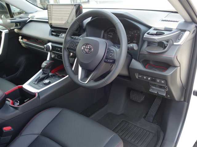 トヨタ ＲＡＶ４ HV アドベンチャー オフロードPKGⅡ 静岡県 2024(令6)年 0.3万km スーパーホワイトⅡ ワンオーナー／禁煙車/走行距離2951キロ/車検9年3月26日/トヨタセーフティセンス/　・プリクラッシュセーフティ/　・レーンとレーシングアシスト/　・オートマチックハイビーム/　・ロードサインアシスト/　・レーダークルーズコントロール/　・先行車発進のお知らせ/10.5インチディスプレイオーディオプラス/　ナビ/BT/USB/HDMI/AM.FM/フルセグTV/AppleCarPlay／Android audio/ETC2.0/パノラミックビューモニター/BSM/デジタルインナーミラー/ステアリングヒーター/前席シートヒーター／エアシート/運転席メモリー機能付パワーシート/パワーバックドア／ハンズフリー/ルーフレール/純正専用サスペンション/TRDマッドガード/ドアハンドルプロテクター/LEDヘッドライト／オートマチックハイビーム/社外3Dフロアマット／トランクマット/純正ドアバイザー/取扱説明書／保証書