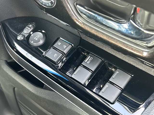 ホンダ Ｎ ＢＯＸ 石川県 2018(平30)年 7.7万km プラチナホワイトパール ワンオーナー/ホンダセンシング/・衝突被害軽減/・レーダークルーズコントロール/・誤発進抑制機能（前方・後方）/・先行車発進お知らせ機能/・車線逸脱抑制機能/・路外逸脱抑制機能/・標識認識機能/・オートハイビーム/純正9インチナビゲーション/【CD・DVD・Bluetooth・フルセグTV・SD】/型式：VXU-195NBi/バックカメラ/両側パワースライドドア/ドライブレコーダー/パドルシフト/ビルトインETC/オートライト/・LEDヘッドライト/・社外LEDフォグランプ/電動格納ミラー/・ウィンカーミラー/プッシュスタート/・スペアキー1本/取扱説明書/保証書