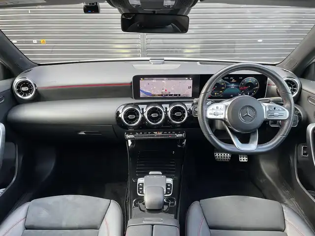 メルセデス・ベンツ Ａ１８０ セダン スタイル AMGライン 三重県 2020(令2)年 1.9万km ポーラホワイト アドバンスドＰＫＧ　/ロゴ付ブレーキ　/マルチビームＬＥＤ　/ＨＵＤ　/ＡＣＣ　/３６０°カメラ　/フルセグＴＶ　/前後ドラレコ　/純正１８ＡＷ　/パワーシート　/シートヒーター　/ハーフレザー　/ナビゲーションＰＫＧ