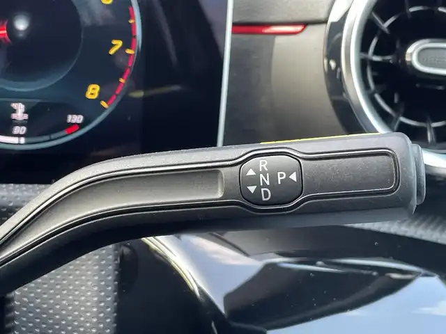 メルセデス・ベンツ Ａ１８０ セダン スタイル AMGライン 三重県 2020(令2)年 1.9万km ポーラホワイト アドバンスドＰＫＧ　/ロゴ付ブレーキ　/マルチビームＬＥＤ　/ＨＵＤ　/ＡＣＣ　/３６０°カメラ　/フルセグＴＶ　/前後ドラレコ　/純正１８ＡＷ　/パワーシート　/シートヒーター　/ハーフレザー　/ナビゲーションＰＫＧ