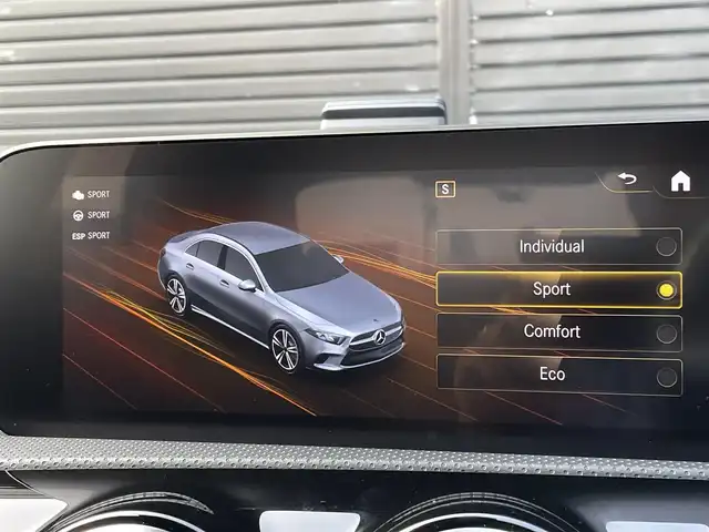 メルセデス・ベンツ Ａ１８０ セダン スタイル AMGライン 三重県 2020(令2)年 1.9万km ポーラホワイト アドバンスドＰＫＧ　/ロゴ付ブレーキ　/マルチビームＬＥＤ　/ＨＵＤ　/ＡＣＣ　/３６０°カメラ　/フルセグＴＶ　/前後ドラレコ　/純正１８ＡＷ　/パワーシート　/シートヒーター　/ハーフレザー　/ナビゲーションＰＫＧ