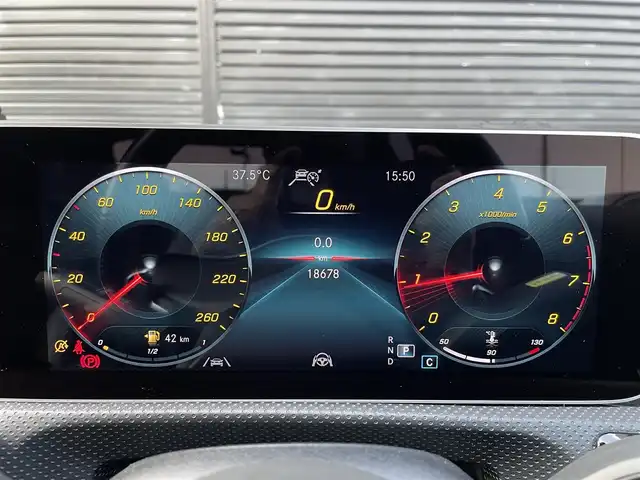 メルセデス・ベンツ Ａ１８０ セダン スタイル AMGライン 三重県 2020(令2)年 1.9万km ポーラホワイト アドバンスドＰＫＧ　/ロゴ付ブレーキ　/マルチビームＬＥＤ　/ＨＵＤ　/ＡＣＣ　/３６０°カメラ　/フルセグＴＶ　/前後ドラレコ　/純正１８ＡＷ　/パワーシート　/シートヒーター　/ハーフレザー　/ナビゲーションＰＫＧ