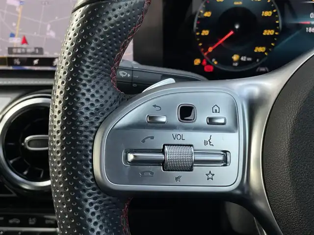 メルセデス・ベンツ Ａ１８０ セダン スタイル AMGライン 三重県 2020(令2)年 1.9万km ポーラホワイト アドバンスドＰＫＧ　/ロゴ付ブレーキ　/マルチビームＬＥＤ　/ＨＵＤ　/ＡＣＣ　/３６０°カメラ　/フルセグＴＶ　/前後ドラレコ　/純正１８ＡＷ　/パワーシート　/シートヒーター　/ハーフレザー　/ナビゲーションＰＫＧ