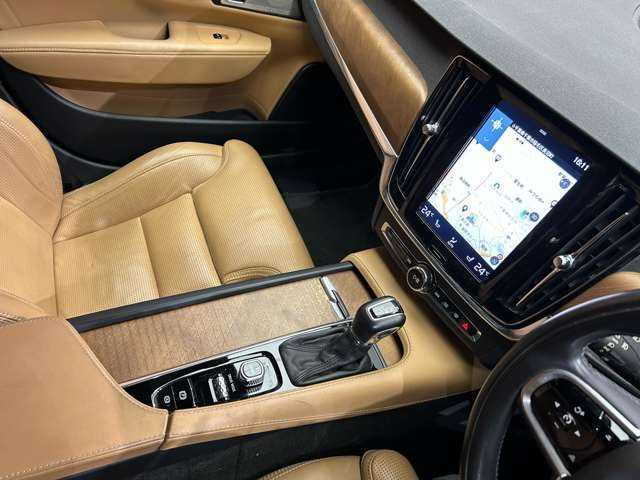 ボルボ Ｖ９０ T6 AWD インスクリプション 千葉県 2017(平29)年 3.8万km 黒Ｍ 茶革シート　/パノラマSR　/Bowers/Wilkinsサウンド　/HUD　/ACC/ナビ　/TV/360°Bluetooth接続　/CarPlay　/シートH　/ベンチレーション　/アクティブパーキング　/電動リアゲート　/LEDライト　/衝突軽減B　/LKA/BSM /ETC