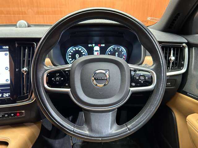 ボルボ Ｖ９０ T6 AWD インスクリプション 千葉県 2017(平29)年 3.8万km 黒Ｍ 茶革シート　/パノラマSR　/Bowers/Wilkinsサウンド　/HUD　/ACC/ナビ　/TV/360°Bluetooth接続　/CarPlay　/シートH　/ベンチレーション　/アクティブパーキング　/電動リアゲート　/LEDライト　/衝突軽減B　/LKA/BSM /ETC