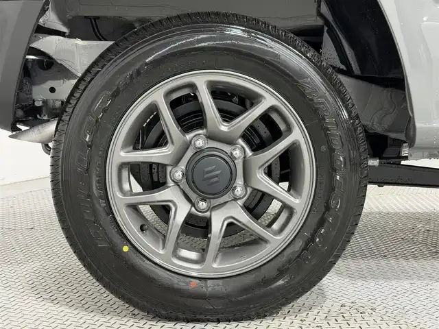 スズキ ジムニー XC 大阪府 2025(令7)年 0.1千km ミディアムグレー 届出済未使用車 クルーズコントロール 衝突軽減ブレーキ レーンアシスト シートヒーター スマートキー プッシュスタート ダウンヒルアシスト ヘッドライトウォッシャー ４WD