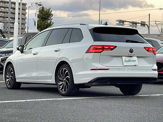 フォルクスワーゲン ＶＷ ゴルフ ヴァリアント TDI アクティブアドバンス 徳島県 2023(令5)年 3.9万km 白 純正【10.5インチナビ】/（ラジオ・Bluetooth・TV・apple connect）/バックカメラ/シートヒーター/ステアリングヒーター/t追従機能付きコントロール/ルーフレール/クリアランスソナー/オールウェザーライト/バニティーランプ/ＬＥＤヘッドライト/オートハイビーム/ＥＴＣ２．０/前後ドラレコ/純正ＡＷ/ドライバー疲労検知システム/Side Assist/Front Assist/リアトラッキングアシスト/タイプC入力端子/純正フロアマット