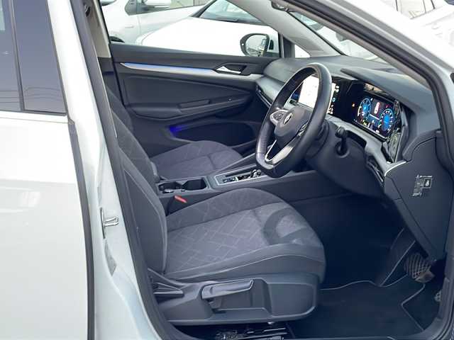 フォルクスワーゲン ＶＷ ゴルフ ヴァリアント TDI アクティブアドバンス 徳島県 2023(令5)年 3.9万km 白 純正【10.5インチナビ】/（ラジオ・Bluetooth・TV・apple connect）/バックカメラ/シートヒーター/ステアリングヒーター/t追従機能付きコントロール/ルーフレール/クリアランスソナー/オールウェザーライト/バニティーランプ/ＬＥＤヘッドライト/オートハイビーム/ＥＴＣ２．０/前後ドラレコ/純正ＡＷ/ドライバー疲労検知システム/Side Assist/Front Assist/リアトラッキングアシスト/タイプC入力端子/純正フロアマット