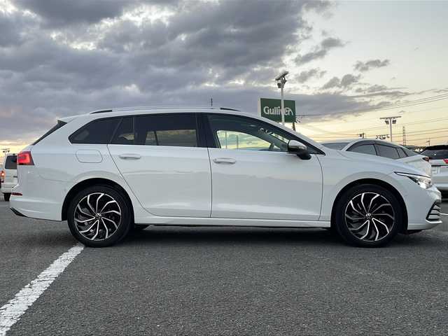 フォルクスワーゲン ＶＷ ゴルフ ヴァリアント TDI アクティブアドバンス 徳島県 2023(令5)年 3.9万km 白 純正【10.5インチナビ】/（ラジオ・Bluetooth・TV・apple connect）/バックカメラ/シートヒーター/ステアリングヒーター/t追従機能付きコントロール/ルーフレール/クリアランスソナー/オールウェザーライト/バニティーランプ/ＬＥＤヘッドライト/オートハイビーム/ＥＴＣ２．０/前後ドラレコ/純正ＡＷ/ドライバー疲労検知システム/Side Assist/Front Assist/リアトラッキングアシスト/タイプC入力端子/純正フロアマット