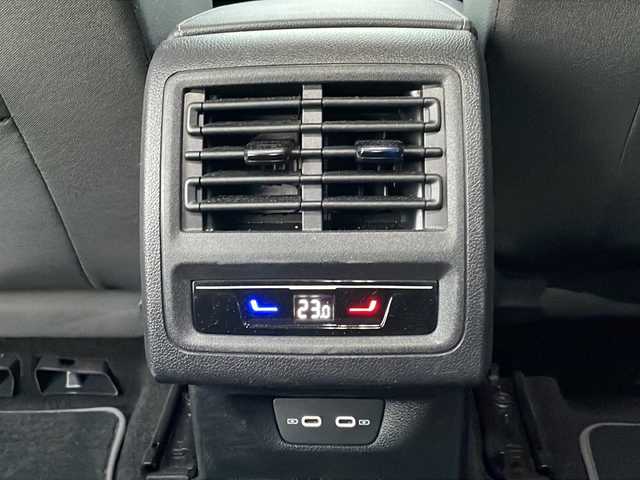 フォルクスワーゲン ＶＷ ゴルフ ヴァリアント TDI アクティブアドバンス 徳島県 2023(令5)年 3.9万km 白 純正【10.5インチナビ】/（ラジオ・Bluetooth・TV・apple connect）/バックカメラ/シートヒーター/ステアリングヒーター/t追従機能付きコントロール/ルーフレール/クリアランスソナー/オールウェザーライト/バニティーランプ/ＬＥＤヘッドライト/オートハイビーム/ＥＴＣ２．０/前後ドラレコ/純正ＡＷ/ドライバー疲労検知システム/Side Assist/Front Assist/リアトラッキングアシスト/タイプC入力端子/純正フロアマット