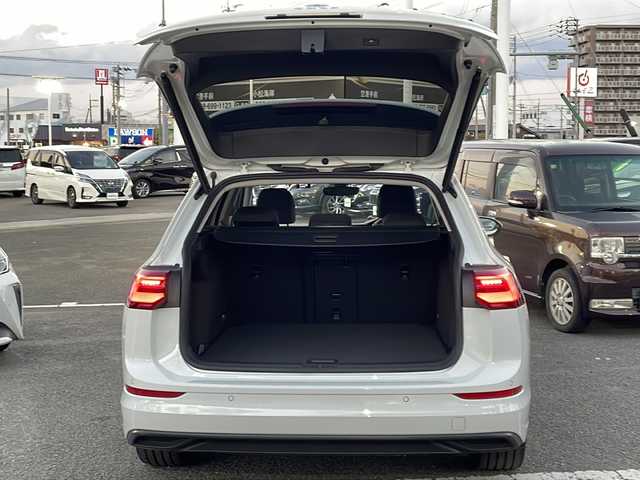 フォルクスワーゲン ＶＷ ゴルフ ヴァリアント TDI アクティブアドバンス 徳島県 2023(令5)年 3.9万km 白 純正【10.5インチナビ】/（ラジオ・Bluetooth・TV・apple connect）/バックカメラ/シートヒーター/ステアリングヒーター/t追従機能付きコントロール/ルーフレール/クリアランスソナー/オールウェザーライト/バニティーランプ/ＬＥＤヘッドライト/オートハイビーム/ＥＴＣ２．０/前後ドラレコ/純正ＡＷ/ドライバー疲労検知システム/Side Assist/Front Assist/リアトラッキングアシスト/タイプC入力端子/純正フロアマット