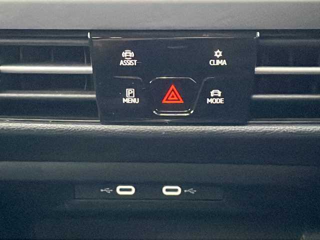 フォルクスワーゲン ＶＷ ゴルフ ヴァリアント TDI アクティブアドバンス 徳島県 2023(令5)年 3.9万km 白 純正【10.5インチナビ】/（ラジオ・Bluetooth・TV・apple connect）/バックカメラ/シートヒーター/ステアリングヒーター/t追従機能付きコントロール/ルーフレール/クリアランスソナー/オールウェザーライト/バニティーランプ/ＬＥＤヘッドライト/オートハイビーム/ＥＴＣ２．０/前後ドラレコ/純正ＡＷ/ドライバー疲労検知システム/Side Assist/Front Assist/リアトラッキングアシスト/タイプC入力端子/純正フロアマット