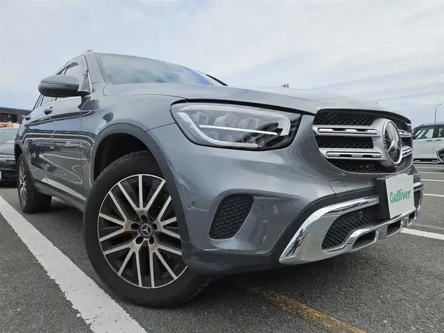 メルセデス・ベンツ ＧＬＣ３００ 4マチック 愛知県 2020(令2)年 6.7万km セレナイトグレー 〇４WD/〇ワンオーナー/〇純正10.25インチワイドディスプレイ/〇フルセグTV/〇パワーバックドア/〇ETC2.0/〇ドライブレコーダー/〇クルーズコントロール/〇コーナーセンサー/〇レーダーセーフティパッケージ/〇ターボ/〇LEDヘッドランプ/〇アダプティブハイビームアシスト/〇革巻きステアリングホイール/〇ブラック合皮/ファブリックコンビシート/〇パワーシート/シートヒーター/〇純正19インチアルミホイール/〇クロームルーフレール/〇キーレスゴー/〇禁煙車