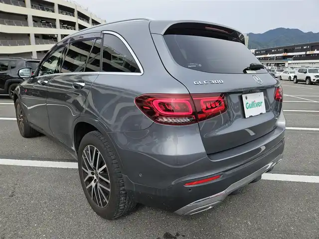 メルセデス・ベンツ ＧＬＣ３００ 4マチック 愛知県 2020(令2)年 6.7万km セレナイトグレー 〇４WD/〇ワンオーナー/〇純正10.25インチワイドディスプレイ/〇フルセグTV/〇パワーバックドア/〇ETC2.0/〇ドライブレコーダー/〇クルーズコントロール/〇コーナーセンサー/〇レーダーセーフティパッケージ/〇ターボ/〇LEDヘッドランプ/〇アダプティブハイビームアシスト/〇革巻きステアリングホイール/〇ブラック合皮/ファブリックコンビシート/〇パワーシート/シートヒーター/〇純正19インチアルミホイール/〇クロームルーフレール/〇キーレスゴー/〇禁煙車