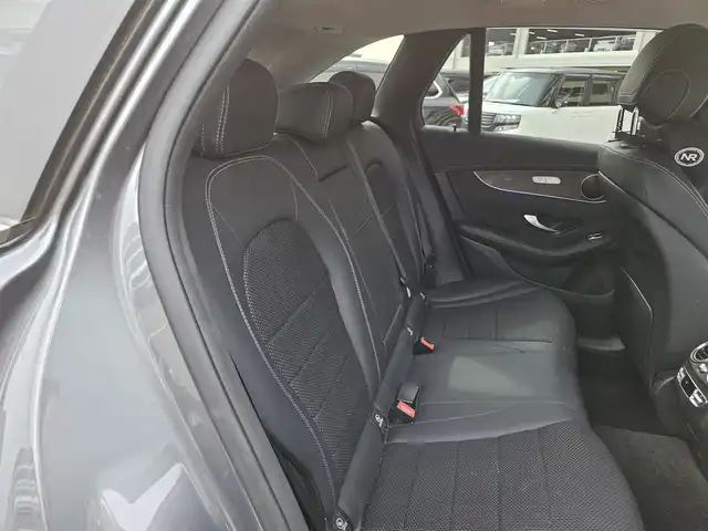 メルセデス・ベンツ ＧＬＣ３００ 4マチック 愛知県 2020(令2)年 6.7万km セレナイトグレー 〇４WD/〇ワンオーナー/〇純正10.25インチワイドディスプレイ/〇フルセグTV/〇パワーバックドア/〇ETC2.0/〇ドライブレコーダー/〇クルーズコントロール/〇コーナーセンサー/〇レーダーセーフティパッケージ/〇ターボ/〇LEDヘッドランプ/〇アダプティブハイビームアシスト/〇革巻きステアリングホイール/〇ブラック合皮/ファブリックコンビシート/〇パワーシート/シートヒーター/〇純正19インチアルミホイール/〇クロームルーフレール/〇キーレスゴー/〇禁煙車