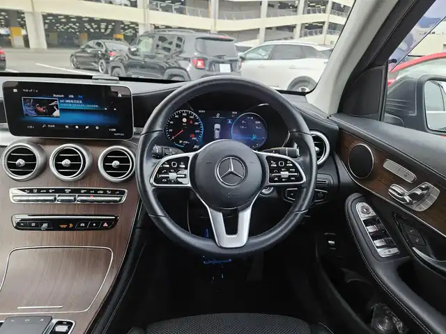 メルセデス・ベンツ ＧＬＣ３００ 4マチック 愛知県 2020(令2)年 6.7万km セレナイトグレー 〇４WD/〇ワンオーナー/〇純正10.25インチワイドディスプレイ/〇フルセグTV/〇パワーバックドア/〇ETC2.0/〇ドライブレコーダー/〇クルーズコントロール/〇コーナーセンサー/〇レーダーセーフティパッケージ/〇ターボ/〇LEDヘッドランプ/〇アダプティブハイビームアシスト/〇革巻きステアリングホイール/〇ブラック合皮/ファブリックコンビシート/〇パワーシート/シートヒーター/〇純正19インチアルミホイール/〇クロームルーフレール/〇キーレスゴー/〇禁煙車