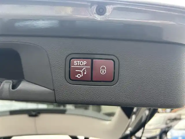 メルセデス・ベンツ ＧＬＣ３００ 4マチック 愛知県 2020(令2)年 6.7万km セレナイトグレー 〇4WD/〇ワンオーナー/〇純正10.25インチナビ/〇フルセグTV/〇パワーバックドア/〇360°カメラシステム/〇ETC2.0/〇純正ドライブレコーダー/〇アクティブディスタンスアシストディストロニック/〇パークトロニック/〇レーダーセーフティパッケージ/・アクティブエマージェンシーストップアシスト/・アクティブレーンキーピングアシスト/・アクティブブラインドスポットアシスト/〇ターボ/〇LEDヘッドランプ/〇アダプティブハイビームアシスト/〇革巻きステアリングホイール/〇ハーフレザーシート/〇全席シートヒーター/〇前席メモリー機能付パワーシート/〇クロームルーフレール/〇純正19インチアルミホイール/〇キーレスゴー/〇禁煙車