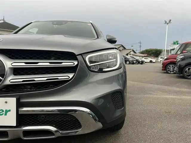 メルセデス・ベンツ ＧＬＣ３００ 4マチック 愛知県 2020(令2)年 6.7万km セレナイトグレー 〇4WD/〇ワンオーナー/〇純正10.25インチナビ/〇フルセグTV/〇パワーバックドア/〇360°カメラシステム/〇ETC2.0/〇純正ドライブレコーダー/〇アクティブディスタンスアシストディストロニック/〇パークトロニック/〇レーダーセーフティパッケージ/・アクティブエマージェンシーストップアシスト/・アクティブレーンキーピングアシスト/・アクティブブラインドスポットアシスト/〇ターボ/〇LEDヘッドランプ/〇アダプティブハイビームアシスト/〇革巻きステアリングホイール/〇ハーフレザーシート/〇全席シートヒーター/〇前席メモリー機能付パワーシート/〇クロームルーフレール/〇純正19インチアルミホイール/〇キーレスゴー/〇禁煙車