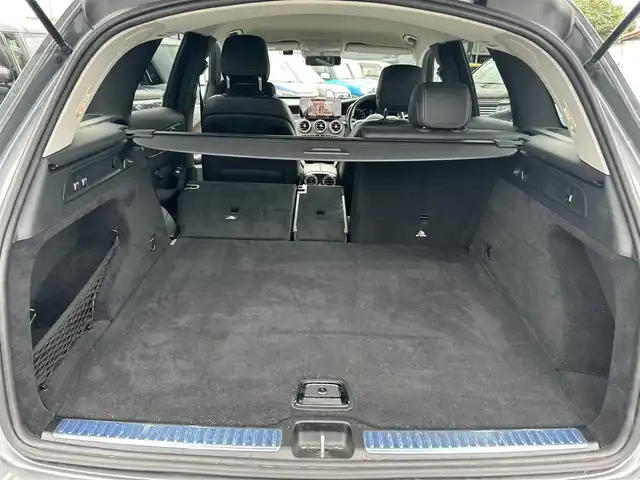 メルセデス・ベンツ ＧＬＣ３００ 4マチック 愛知県 2020(令2)年 6.7万km セレナイトグレー 〇4WD/〇ワンオーナー/〇純正10.25インチナビ/〇フルセグTV/〇パワーバックドア/〇360°カメラシステム/〇ETC2.0/〇純正ドライブレコーダー/〇アクティブディスタンスアシストディストロニック/〇パークトロニック/〇レーダーセーフティパッケージ/・アクティブエマージェンシーストップアシスト/・アクティブレーンキーピングアシスト/・アクティブブラインドスポットアシスト/〇ターボ/〇LEDヘッドランプ/〇アダプティブハイビームアシスト/〇革巻きステアリングホイール/〇ハーフレザーシート/〇全席シートヒーター/〇前席メモリー機能付パワーシート/〇クロームルーフレール/〇純正19インチアルミホイール/〇キーレスゴー/〇禁煙車