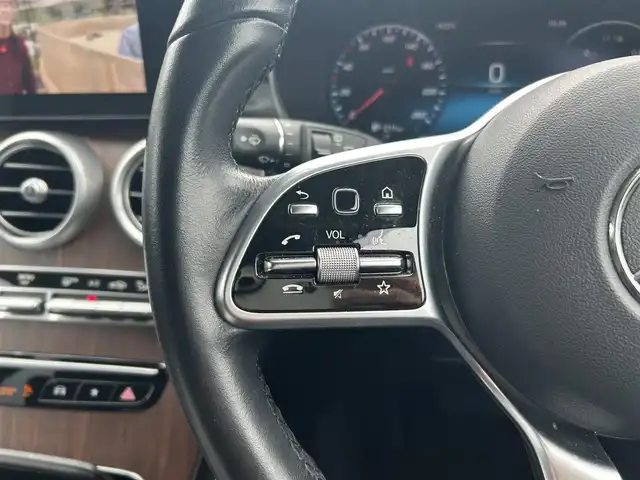 メルセデス・ベンツ ＧＬＣ３００ 4マチック 愛知県 2020(令2)年 6.7万km セレナイトグレー 〇4WD/〇ワンオーナー/〇純正10.25インチナビ/〇フルセグTV/〇パワーバックドア/〇360°カメラシステム/〇ETC2.0/〇純正ドライブレコーダー/〇アクティブディスタンスアシストディストロニック/〇パークトロニック/〇レーダーセーフティパッケージ/・アクティブエマージェンシーストップアシスト/・アクティブレーンキーピングアシスト/・アクティブブラインドスポットアシスト/〇ターボ/〇LEDヘッドランプ/〇アダプティブハイビームアシスト/〇革巻きステアリングホイール/〇ハーフレザーシート/〇全席シートヒーター/〇前席メモリー機能付パワーシート/〇クロームルーフレール/〇純正19インチアルミホイール/〇キーレスゴー/〇禁煙車