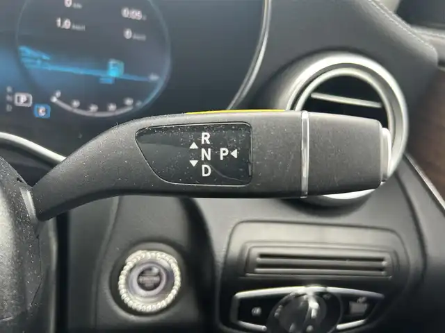 メルセデス・ベンツ ＧＬＣ３００ 4マチック 愛知県 2020(令2)年 6.7万km セレナイトグレー 〇4WD/〇ワンオーナー/〇純正10.25インチナビ/〇フルセグTV/〇パワーバックドア/〇360°カメラシステム/〇ETC2.0/〇純正ドライブレコーダー/〇アクティブディスタンスアシストディストロニック/〇パークトロニック/〇レーダーセーフティパッケージ/・アクティブエマージェンシーストップアシスト/・アクティブレーンキーピングアシスト/・アクティブブラインドスポットアシスト/〇ターボ/〇LEDヘッドランプ/〇アダプティブハイビームアシスト/〇革巻きステアリングホイール/〇ハーフレザーシート/〇全席シートヒーター/〇前席メモリー機能付パワーシート/〇クロームルーフレール/〇純正19インチアルミホイール/〇キーレスゴー/〇禁煙車