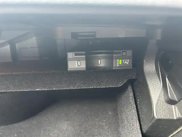 メルセデス・ベンツ ＧＬＣ３００ 4マチック 愛知県 2020(令2)年 6.7万km セレナイトグレー 〇4WD/〇ワンオーナー/〇純正10.25インチナビ/〇フルセグTV/〇パワーバックドア/〇360°カメラシステム/〇ETC2.0/〇純正ドライブレコーダー/〇アクティブディスタンスアシストディストロニック/〇パークトロニック/〇レーダーセーフティパッケージ/・アクティブエマージェンシーストップアシスト/・アクティブレーンキーピングアシスト/・アクティブブラインドスポットアシスト/〇ターボ/〇LEDヘッドランプ/〇アダプティブハイビームアシスト/〇革巻きステアリングホイール/〇ハーフレザーシート/〇全席シートヒーター/〇前席メモリー機能付パワーシート/〇クロームルーフレール/〇純正19インチアルミホイール/〇キーレスゴー/〇禁煙車