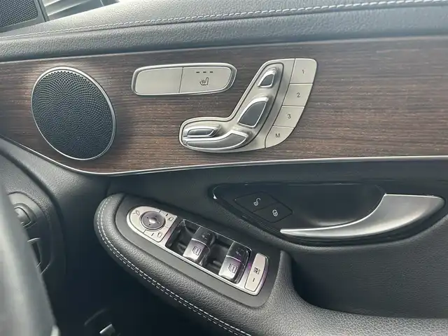 メルセデス・ベンツ ＧＬＣ３００ 4マチック 愛知県 2020(令2)年 6.7万km セレナイトグレー 〇4WD/〇ワンオーナー/〇純正10.25インチナビ/〇フルセグTV/〇パワーバックドア/〇360°カメラシステム/〇ETC2.0/〇純正ドライブレコーダー/〇アクティブディスタンスアシストディストロニック/〇パークトロニック/〇レーダーセーフティパッケージ/・アクティブエマージェンシーストップアシスト/・アクティブレーンキーピングアシスト/・アクティブブラインドスポットアシスト/〇ターボ/〇LEDヘッドランプ/〇アダプティブハイビームアシスト/〇革巻きステアリングホイール/〇ハーフレザーシート/〇全席シートヒーター/〇前席メモリー機能付パワーシート/〇クロームルーフレール/〇純正19インチアルミホイール/〇キーレスゴー/〇禁煙車