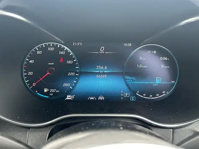 メルセデス・ベンツ ＧＬＣ３００ 4マチック 愛知県 2020(令2)年 6.7万km セレナイトグレー 〇4WD/〇ワンオーナー/〇純正10.25インチナビ/〇フルセグTV/〇パワーバックドア/〇360°カメラシステム/〇ETC2.0/〇純正ドライブレコーダー/〇アクティブディスタンスアシストディストロニック/〇パークトロニック/〇レーダーセーフティパッケージ/・アクティブエマージェンシーストップアシスト/・アクティブレーンキーピングアシスト/・アクティブブラインドスポットアシスト/〇ターボ/〇LEDヘッドランプ/〇アダプティブハイビームアシスト/〇革巻きステアリングホイール/〇ハーフレザーシート/〇全席シートヒーター/〇前席メモリー機能付パワーシート/〇クロームルーフレール/〇純正19インチアルミホイール/〇キーレスゴー/〇禁煙車