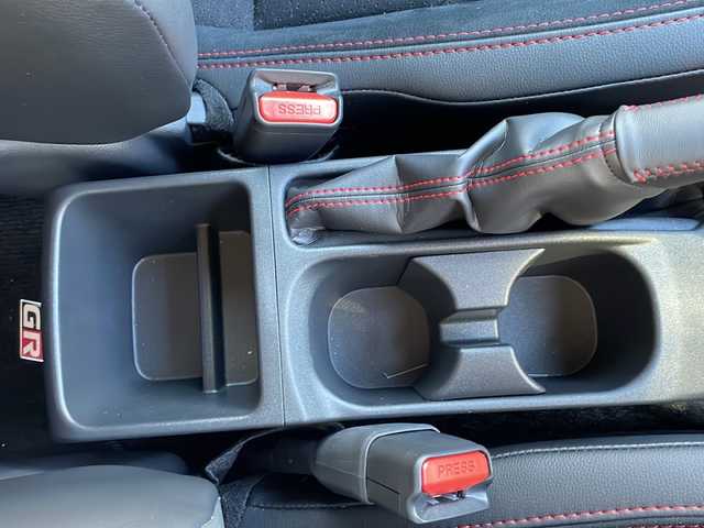 トヨタ ＧＲヤリス RZ ハイパフォーマンス 宮崎県 2024(令6)年 0.2万km スーパーホワイトⅡ Ｂｌｕｅｔｏｏｔｈ接続　ディスプレイオーディオ　ＥＴＣ　バックカメラ　ドライブレコーダー　純正フロアマット　純正アルミホイール　クルーズコントロール　ハンドルヒーター　ＢＳＭ