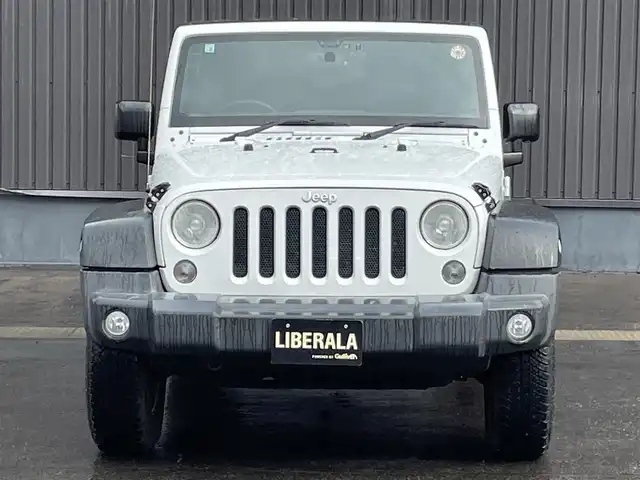 クライスラー・ジープ ジープ ラングラー 青森県 2016(平28)年 5.9万km ブライトホワイト 社外メモリナビ/(フルセグTV/CD/DVD/Bluetooth)/後席モニター/バックカメラ/ドライブレコーダー　前のみ/4WD/ETC/サイドモニター/純正アルミホイール/純正フロアマット/オートライト/保証書取説　あり