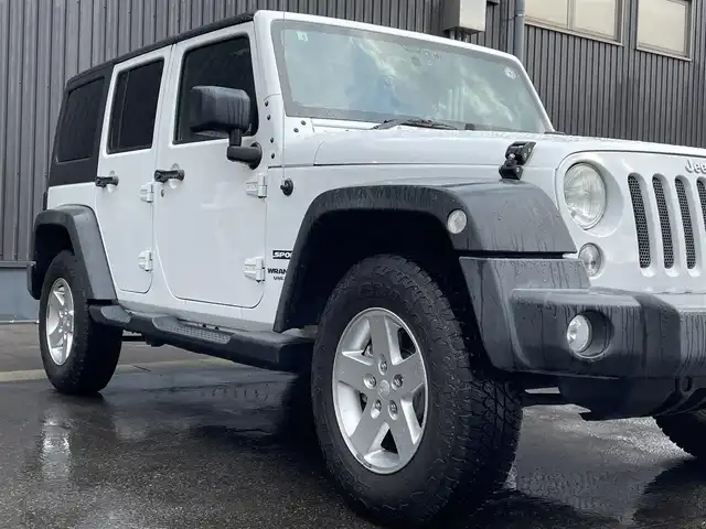 クライスラー・ジープ ジープ ラングラー 青森県 2016(平28)年 5.9万km ブライトホワイト 社外メモリナビ/(フルセグTV/CD/DVD/Bluetooth)/後席モニター/バックカメラ/ドライブレコーダー　前のみ/4WD/ETC/サイドモニター/純正アルミホイール/純正フロアマット/オートライト/保証書取説　あり