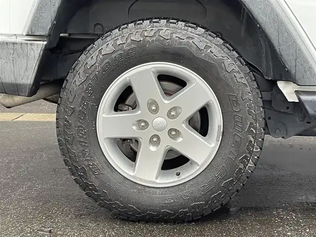 クライスラー・ジープ ジープ ラングラー 青森県 2016(平28)年 5.9万km ブライトホワイト 社外メモリナビ/(フルセグTV/CD/DVD/Bluetooth)/後席モニター/バックカメラ/ドライブレコーダー　前のみ/4WD/ETC/サイドモニター/純正アルミホイール/純正フロアマット/オートライト/保証書取説　あり