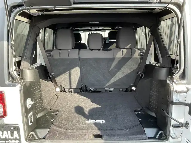 クライスラー・ジープ ジープ ラングラー 青森県 2016(平28)年 5.9万km ブライトホワイト 社外メモリナビ/(フルセグTV/CD/DVD/Bluetooth)/後席モニター/バックカメラ/ドライブレコーダー　前のみ/4WD/ETC/サイドモニター/純正アルミホイール/純正フロアマット/オートライト/保証書取説　あり