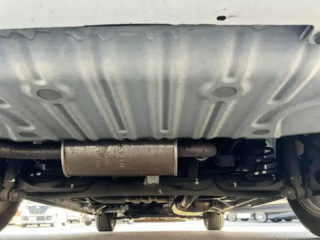 日産 セレナ ハイウェイスター 静岡県 2012(平24)年 14.5万km ブリリアントホワイトパール エンジンスタートボタン/パワーステアリング/パワーウィンドウ/アイドリングストップ/スマートキー/Wオートエアコン/クルーズコントロール/ETC/バックカメラ/純正ナビ（CD/DVD/BT/フルセグ）/三列シート/ドライブレコーダー/純正フロアマット/ウォークスルー/布シート/両側パワースライドドア/純正アルミホイール/ABS/横滑り防止装置/盗難防止装置/オートライト/キセノン/Wエアバッグ