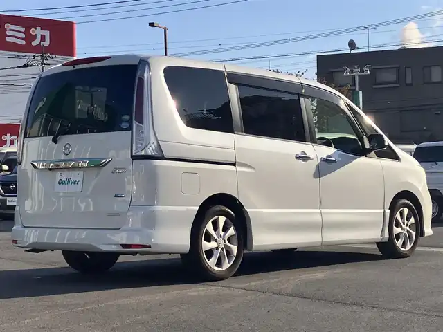 日産 セレナ ハイウェイスター 静岡県 2012(平24)年 14.5万km ブリリアントホワイトパール エンジンスタートボタン/パワーステアリング/パワーウィンドウ/アイドリングストップ/スマートキー/Wオートエアコン/クルーズコントロール/ETC/バックカメラ/純正ナビ（CD/DVD/BT/フルセグ）/三列シート/ドライブレコーダー/純正フロアマット/ウォークスルー/布シート/両側パワースライドドア/純正アルミホイール/ABS/横滑り防止装置/盗難防止装置/オートライト/キセノン/Wエアバッグ