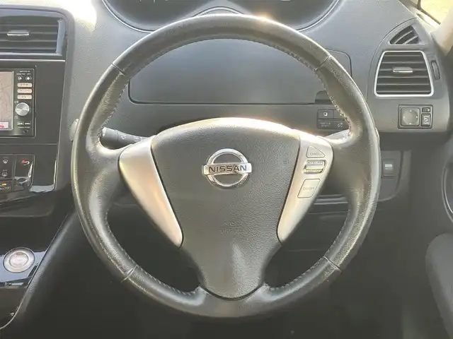 日産 セレナ ハイウェイスター 静岡県 2012(平24)年 14.5万km ブリリアントホワイトパール エンジンスタートボタン/パワーステアリング/パワーウィンドウ/アイドリングストップ/スマートキー/Wオートエアコン/クルーズコントロール/ETC/バックカメラ/純正ナビ（CD/DVD/BT/フルセグ）/三列シート/ドライブレコーダー/純正フロアマット/ウォークスルー/布シート/両側パワースライドドア/純正アルミホイール/ABS/横滑り防止装置/盗難防止装置/オートライト/キセノン/Wエアバッグ