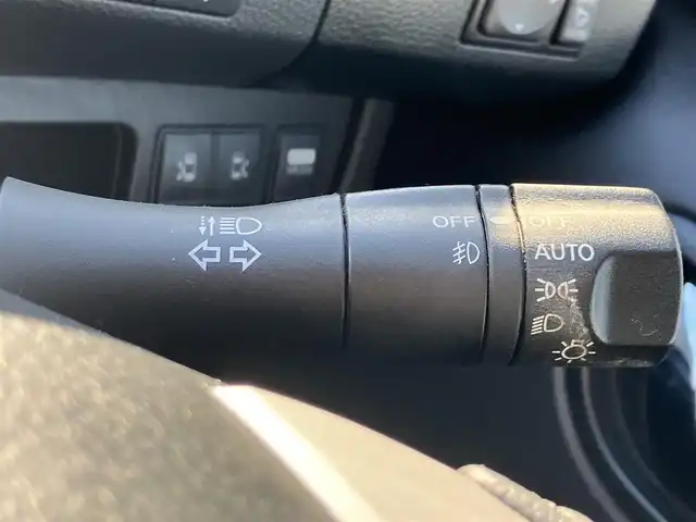 日産 セレナ ハイウェイスター 静岡県 2012(平24)年 14.5万km ブリリアントホワイトパール エンジンスタートボタン/パワーステアリング/パワーウィンドウ/アイドリングストップ/スマートキー/Wオートエアコン/クルーズコントロール/ETC/バックカメラ/純正ナビ（CD/DVD/BT/フルセグ）/三列シート/ドライブレコーダー/純正フロアマット/ウォークスルー/布シート/両側パワースライドドア/純正アルミホイール/ABS/横滑り防止装置/盗難防止装置/オートライト/キセノン/Wエアバッグ