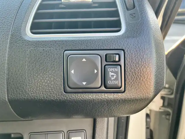 日産 セレナ ハイウェイスター 静岡県 2012(平24)年 14.5万km ブリリアントホワイトパール エンジンスタートボタン/パワーステアリング/パワーウィンドウ/アイドリングストップ/スマートキー/Wオートエアコン/クルーズコントロール/ETC/バックカメラ/純正ナビ（CD/DVD/BT/フルセグ）/三列シート/ドライブレコーダー/純正フロアマット/ウォークスルー/布シート/両側パワースライドドア/純正アルミホイール/ABS/横滑り防止装置/盗難防止装置/オートライト/キセノン/Wエアバッグ