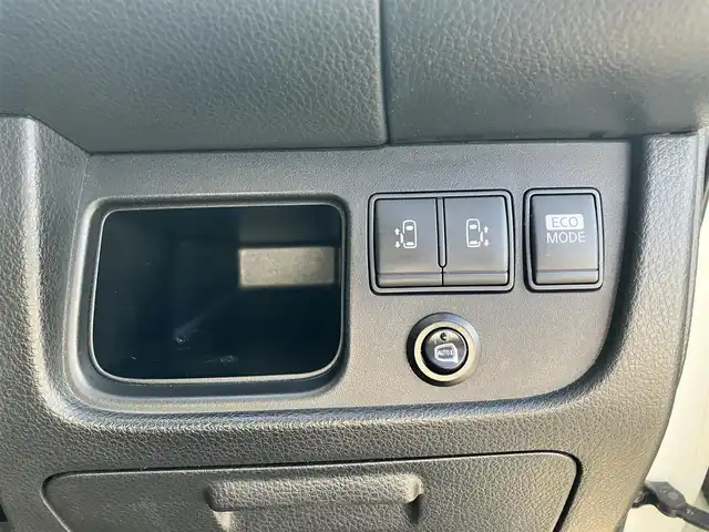 日産 セレナ ハイウェイスター 静岡県 2012(平24)年 14.5万km ブリリアントホワイトパール エンジンスタートボタン/パワーステアリング/パワーウィンドウ/アイドリングストップ/スマートキー/Wオートエアコン/クルーズコントロール/ETC/バックカメラ/純正ナビ（CD/DVD/BT/フルセグ）/三列シート/ドライブレコーダー/純正フロアマット/ウォークスルー/布シート/両側パワースライドドア/純正アルミホイール/ABS/横滑り防止装置/盗難防止装置/オートライト/キセノン/Wエアバッグ