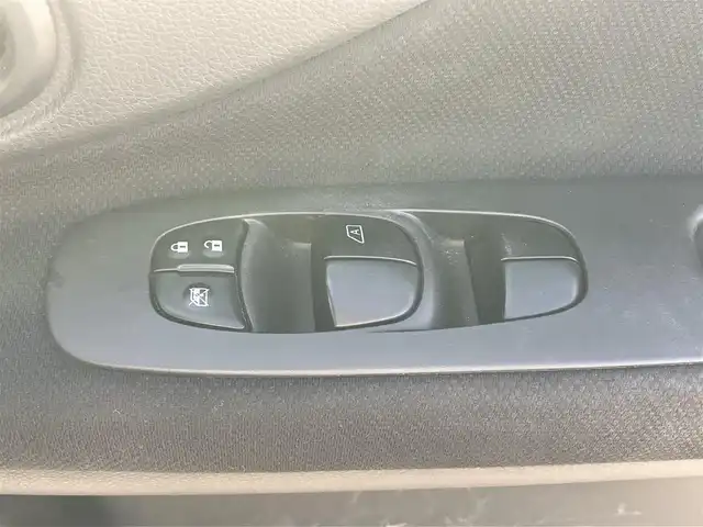 日産 セレナ ハイウェイスター 静岡県 2012(平24)年 14.5万km ブリリアントホワイトパール エンジンスタートボタン/パワーステアリング/パワーウィンドウ/アイドリングストップ/スマートキー/Wオートエアコン/クルーズコントロール/ETC/バックカメラ/純正ナビ（CD/DVD/BT/フルセグ）/三列シート/ドライブレコーダー/純正フロアマット/ウォークスルー/布シート/両側パワースライドドア/純正アルミホイール/ABS/横滑り防止装置/盗難防止装置/オートライト/キセノン/Wエアバッグ